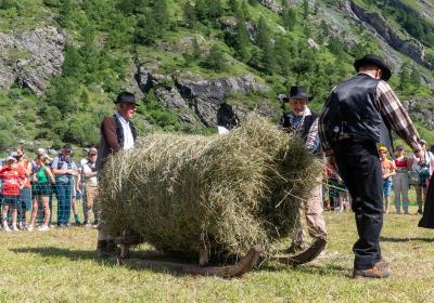Fête du Rocher entre Bessans et Bonneval sur Arc - Confection d'un barillon