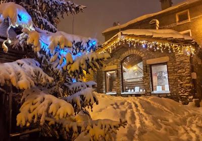 Il était une fois Noël à Aussois - La place du village sous la neige de nuit