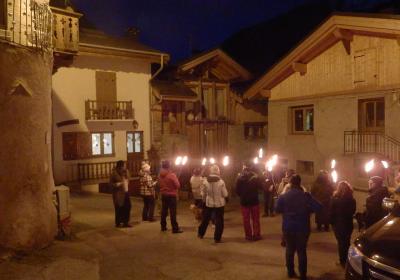 visite nocturne aux flambeaux - Champagny-en-Vanoise : visite nocturne aux flambeaux village et église visite nocturne aux flambeaux - Champagny-en-Vanoise : visite nocturne aux flambeaux village et église