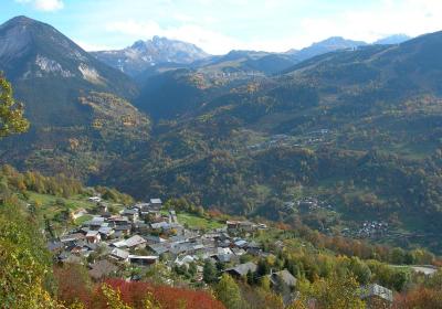 villemartin - Vallée de Bozel : village de Villemartin, versant sud de la vallée des Dorons villemartin - Vallée de Bozel : village de Villemartin, versant sud de la vallée des Dorons
