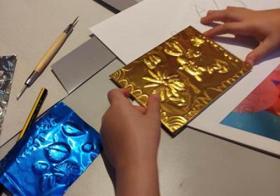 atelier de métal repoussé