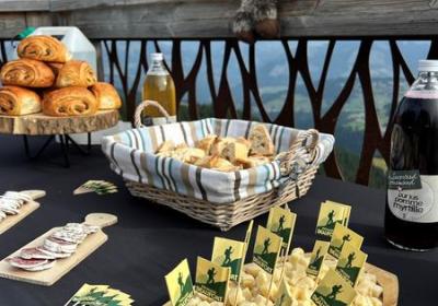 Petit-déjeuner au sommet été, face au Mont Blanc_Les Saisies