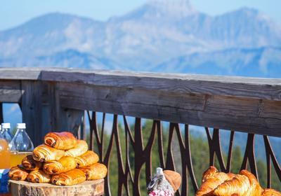 Petit-déjeuner au sommet été, face au Mont Blanc_Les Saisies