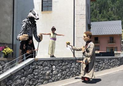 Rencontre et échanges autour du livre La cuisine de montagne  et démonstration de marionnette géante_La Léchère - Marionnettes