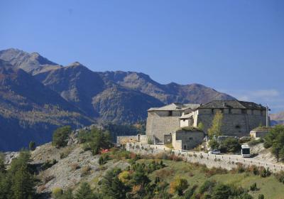 Fort Marie-Christine - Forts de l'Esseillon Aussois Savoie - Vue extérieure été sur le fort Marie-Christine