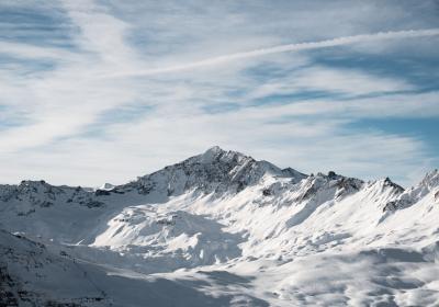 Domaine hors piste accessible via Bellevarde - Val d'Isère - La Sana, sommet mythique de Val d'Isère, s'offre à nous dans toute sa splendeur.