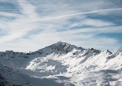 Domaine hors piste accessible via Bellevarde - Val d'Isère - La Sana, sommet mythique de Val d'Isère, s'offre à nous dans toute sa splendeur.