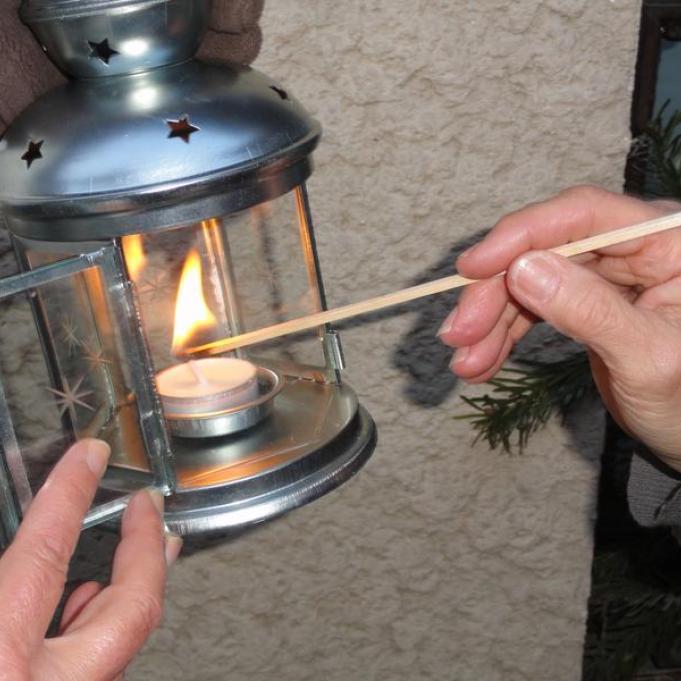 Visite du village de Bonneval-sur-Arc - Allumage d'une lanterne