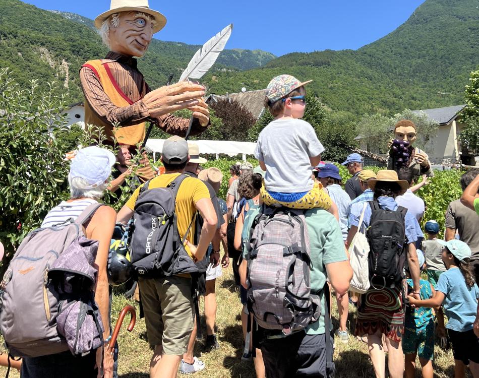 Un appétit de géants avec la Fondation Facim et la compagnie Les Grandes Personnes, Cruet, juin 2025