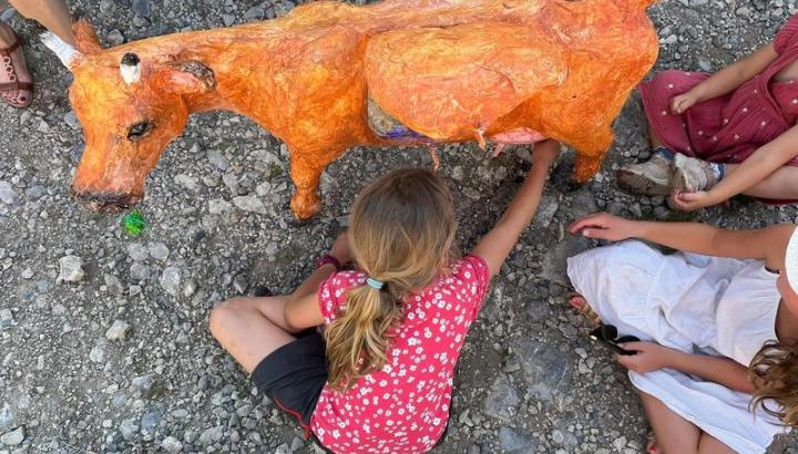 Jeannette la Vachette : Atelier jeune public au lac de Plan Dessert_Notre-Dame-de-Bellecombe