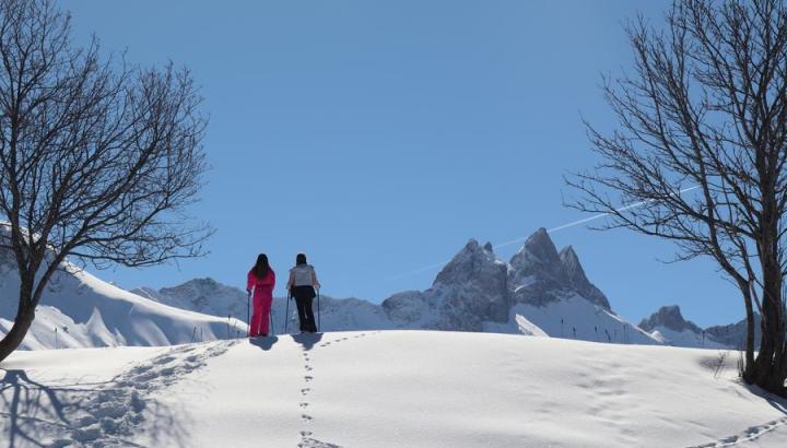 En raquettes à la ferme_Albiez-Montrond - Randonneuses en raquettes