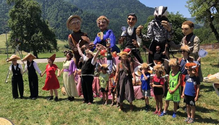 Des géants s’invitent à la bibliothèque !_Val-d'Arc - Les Géants
