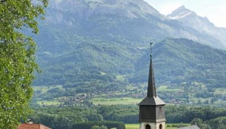 Claire Tronchet Guide du Patrimoine Savoie Mont-Blanc - clocher à Domancy
