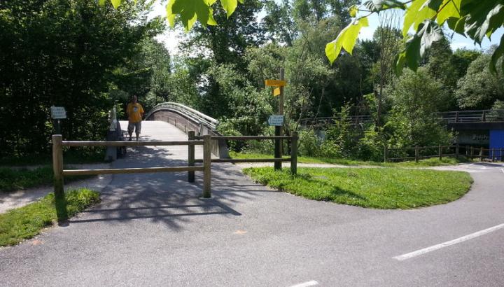 Passerelle d'accès au site