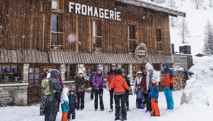 Visite guidée à la Ferme de l'Adroit en hiver à Val d'Isère - Visite guidée à la Ferme de l'Adroit en hiver à Val d'Isère