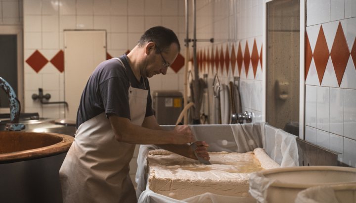 Création de fromage à la Ferme de l'Adroit à Val d'Isère - Création de fromage à la Ferme de l'Adroit à Val d'Isère