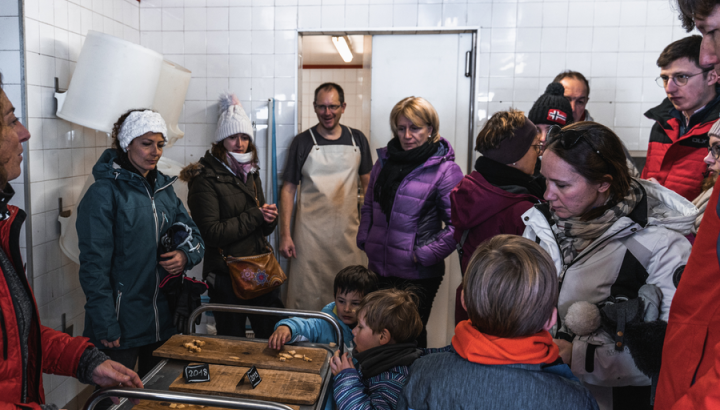 Dégustation de fromages à la Ferme de l'Adroit à Val d'Isère - Dégustation de fromages à la Ferme de l'Adroit à Val d'Isère