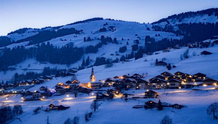 Hauteluce de nuit - Village d'Hauteluce enneigé et de nuit
