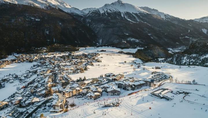 La Magie d'un Noël montagnard_Aussois - Aussois vu du ciel