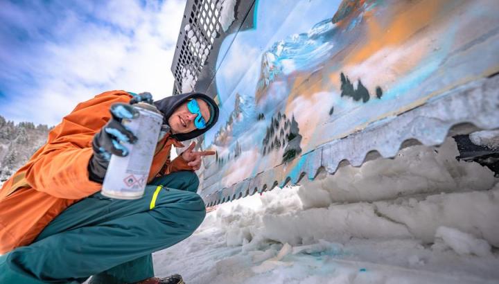 Live painting - Val d'Arly Street Art Festival - Graff d'une dameuse à la Giettaz