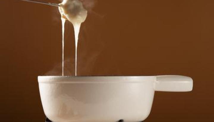 Découverte de recettes à Val Cenis-Lanslebourg - Caquelon de fondue savoyarde