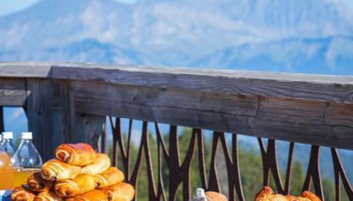 Petit-déjeuner au sommet été, face au Mont Blanc_Les Saisies