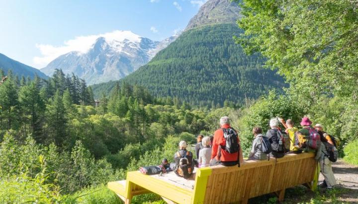 Balade-dégustation à Lanslevillard sur le Chemin du Petit Bonheur, entre France et Italie_Val-Cenis - Pays d'art et d'histoire