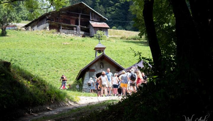 Slowly - Contes et Nature Sauvage à la Giettaz en Aravis_La Giettaz - Circuit gourmant, 1 chapelle, 1 fromage avec la fondation FACIM