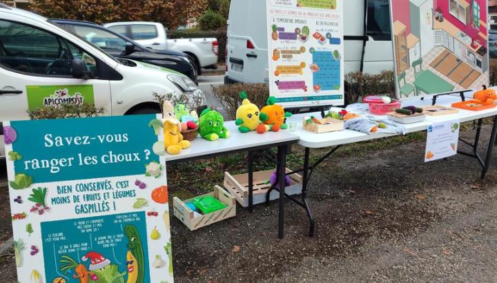 Slowly - Contes et Nature Sauvage à la Giettaz en Aravis_La Giettaz - Stand anti-gaspi avec le SITOM