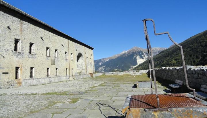 Barrière de l'Esseillon, Fort Victor-Emmanuel : visites groupes_Aussois - Place d'armes