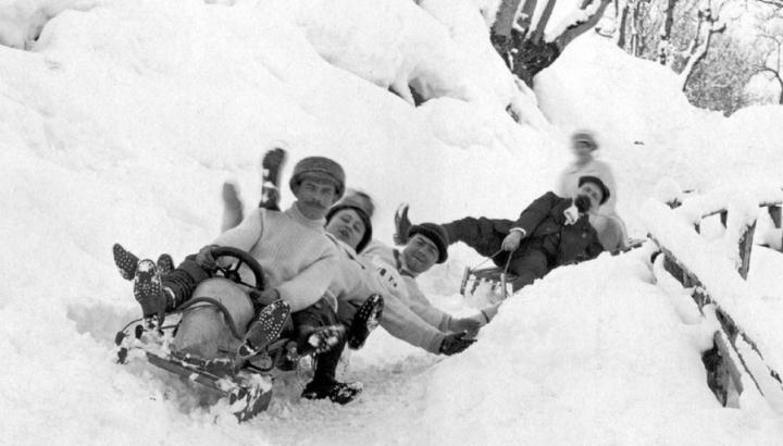 Film commenté : Les sports d'hiver en Savoie Mont Blanc, toute une aventure !_La Plagne Tarentaise - Les Avanchers - Piste de Bobsleigh