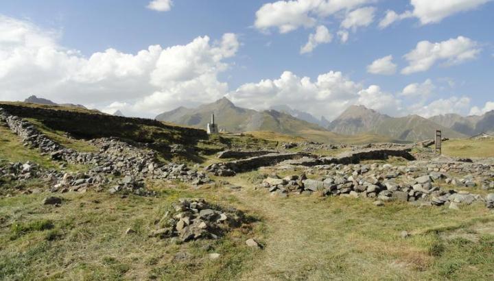 Col du petit Saint Bernard_Séez - Col du Petit-St-Bernard, mansio romaine