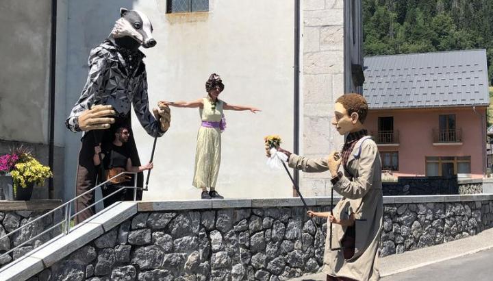 Rencontre et échanges autour du livre La cuisine de montagne  et démonstration de marionnette géante_La Léchère - Marionnettes