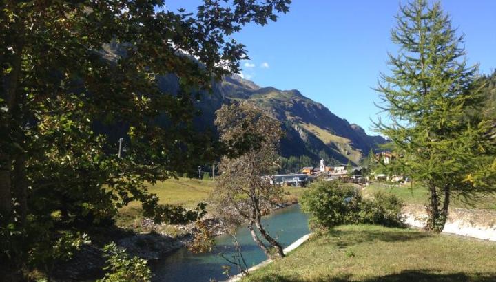 tignes les brévières - Tignes-Les Brévières : vue générale du village depuis la centrale hydroélectrique