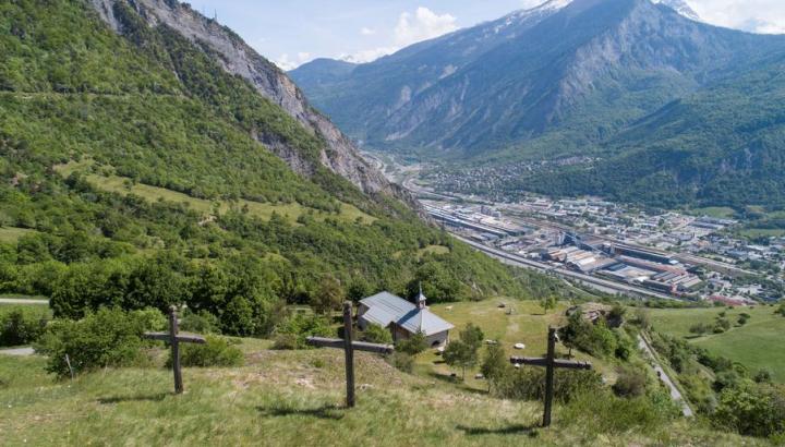 Escapade sensorielle à la chapelle de Montandré_La Tour-en-Maurienne - Vue en hauteur de la Chapelle Montandré