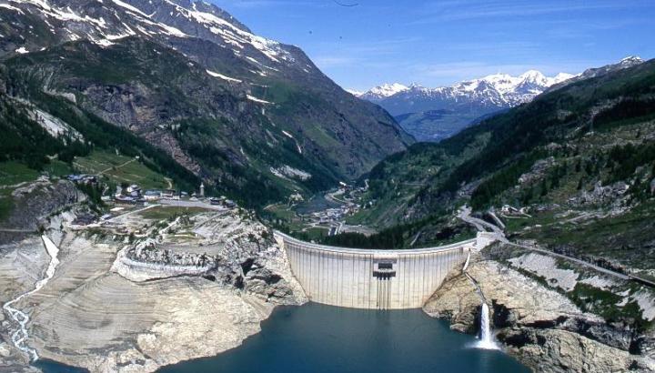 Quand barrage et alpages font bon ménage : groupe scolaires_Chambéry - Barrage de Tignes