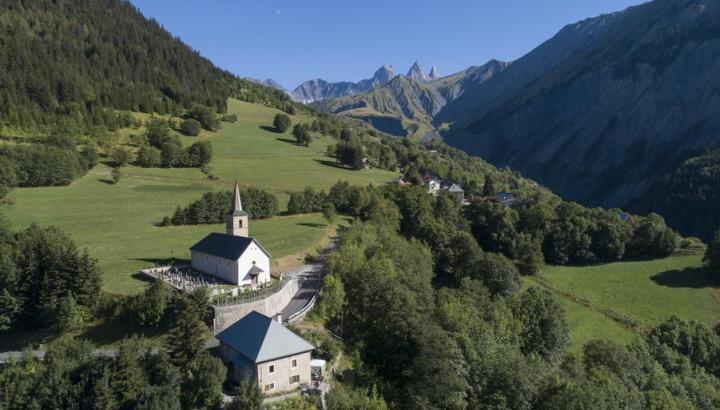 Voyage dans le temps à l’église Saint-Nicolas - JEP 2026_Albiez-Montrond - Église Saint-Nicolas et Aiguilles d'Arves