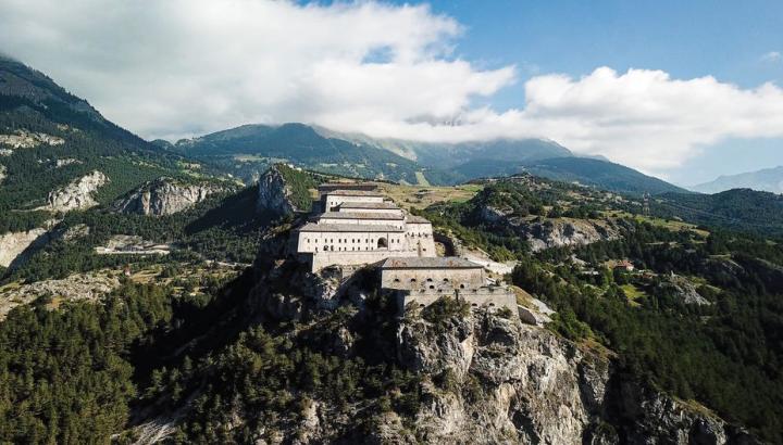 Savoie, forts de l'Esseillon - Fort Victor-Emmanuel, vue générale été
