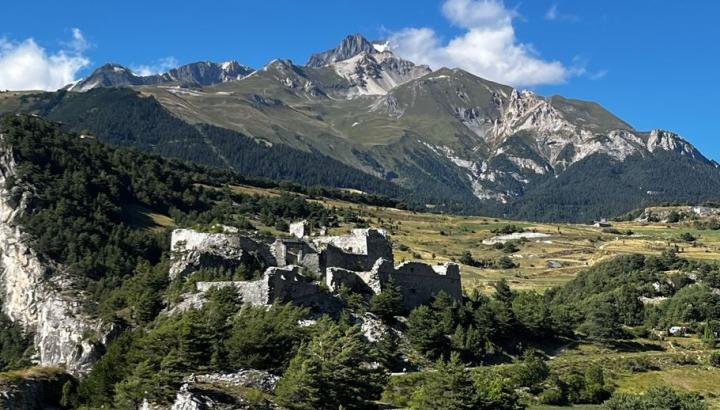 Les forts de l'Esseillon à Aussois en Savoie - Vue sur le fort Charles-Félix depuis le fort Victor-Emmanuel