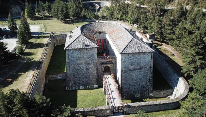 Forts de l'Esseillon en Savoie - Redoute Marie-Thérèse vue été