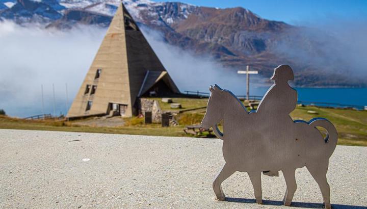 Musée de la Pyramide du Mont-Cenis_Val-Cenis - La Pyramide avec la silhouette de Napoléon à cheval