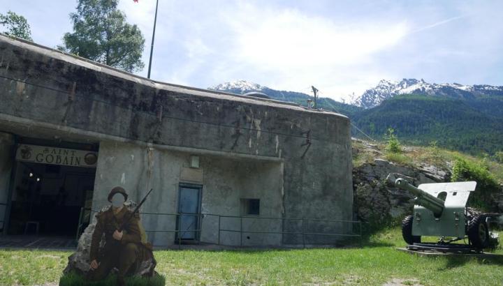 Le Fort Saint-Gobain à Villarodin-Bourget - Vue d'ensemble avec l'entrée