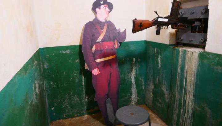 Le Fort Saint-Gobain à Villarodin-Bourget - un soldat au poste de tir