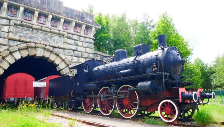 modane-entree-monumentale-tunnel-ferroviaire-frejus - Locomotive