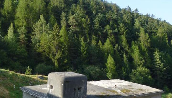Vue extérieure de la maison penchée à Modane - Vue extérieure de la maison penchée à Modane