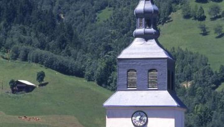 Clocher église Arêches - Clocher de l'église d'Arêches en été