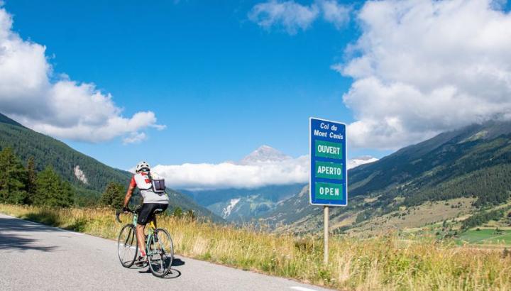 Route nationale 6 du col du Mont-Cenis - Cycliste à l'assaut du col du Mont-Cenis