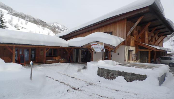 Coopérative fruitière du Val d'Arly - Magasin et espace culturel sous la neige