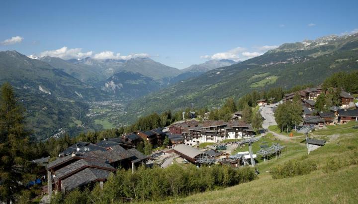 Les Coches - Jolie vue plongeante sur les Coches avec le Mont Blanc en toile de fond !