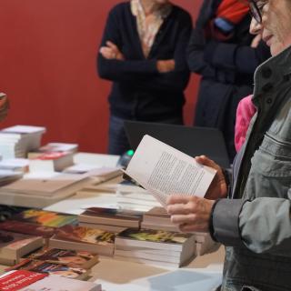 Stand de livres avec la Fondation Facim